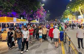 VIDEO: Đảm bảo vệ sinh môi trường khu vực phố đi bộ - chợ đêm Bạch Đằng